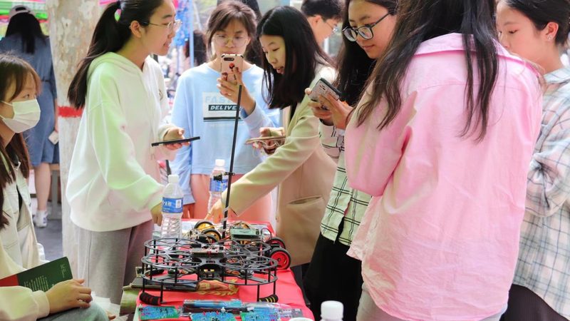 工业互联网平台：构建智能生产的基石**